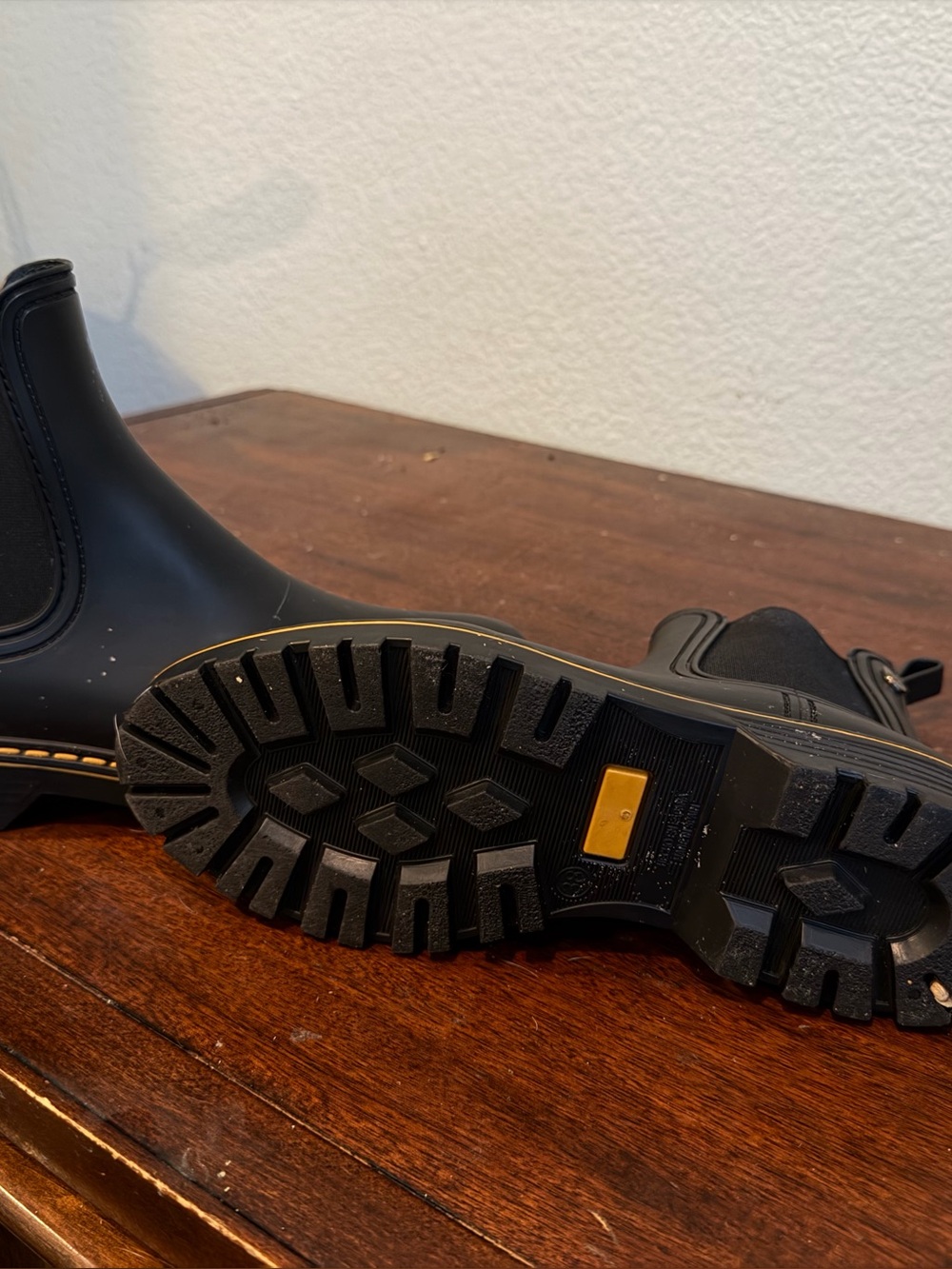 Black Igor Chelsea Work Boots with Lug Sole size 8